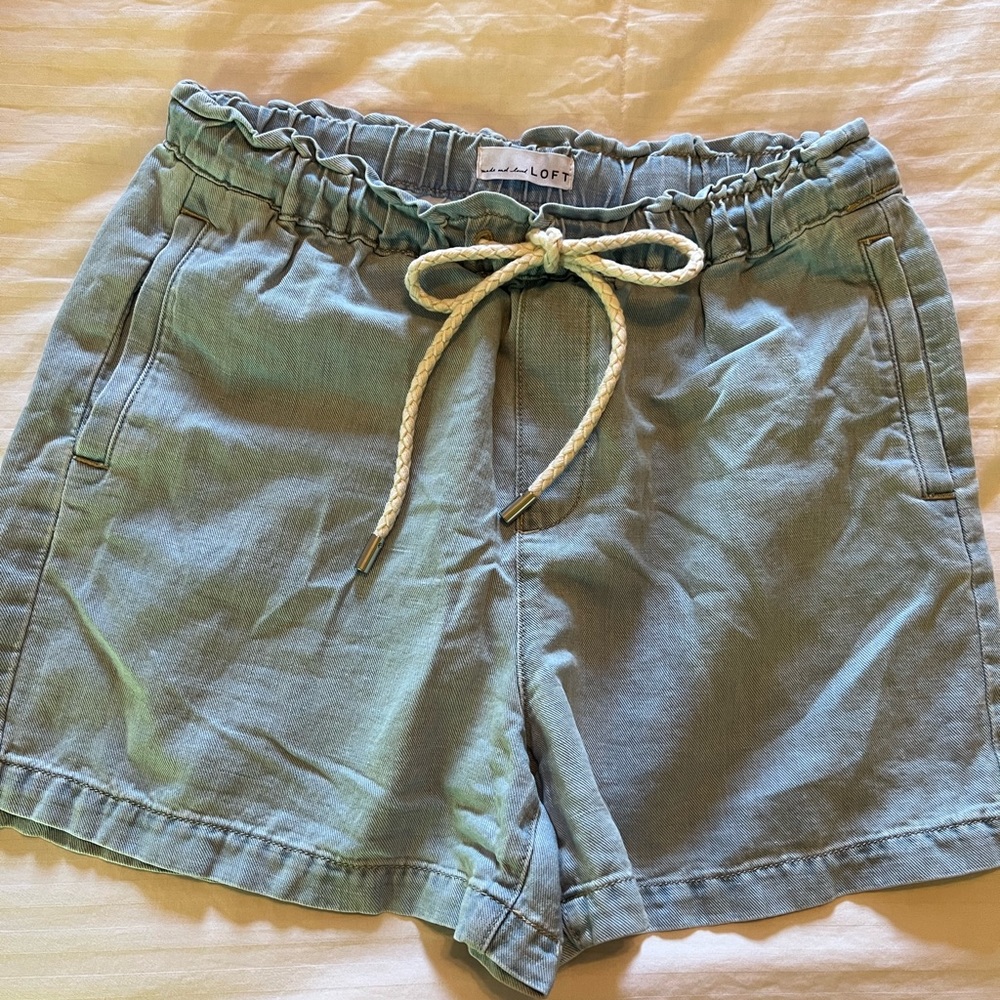 Loft Comfy Elastic Tie Waist Shorts Size Medium.